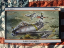 images/productimages/small/SABRE F-86F-30 Kinetic 1;32 voor.jpg